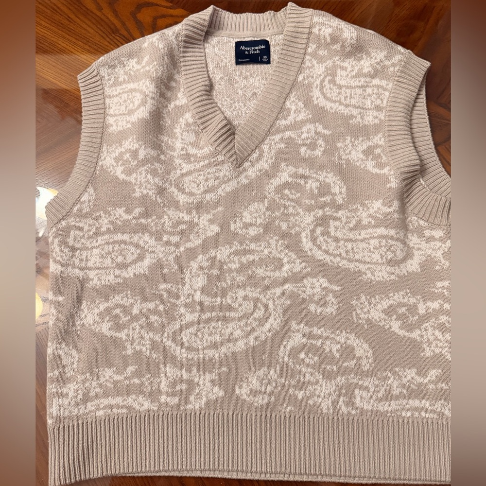 Abercrombie and fitch Beige Paisley Men's Sweater Vest